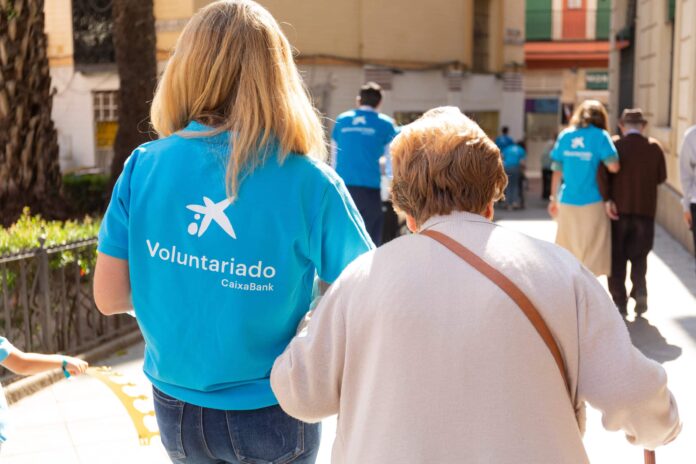Caixabank impulsa cerca de 2.700 actividades centradas en las áreas del acompañamiento, la educación, la digitalización, el medioambiente, la cultura y el deporte.