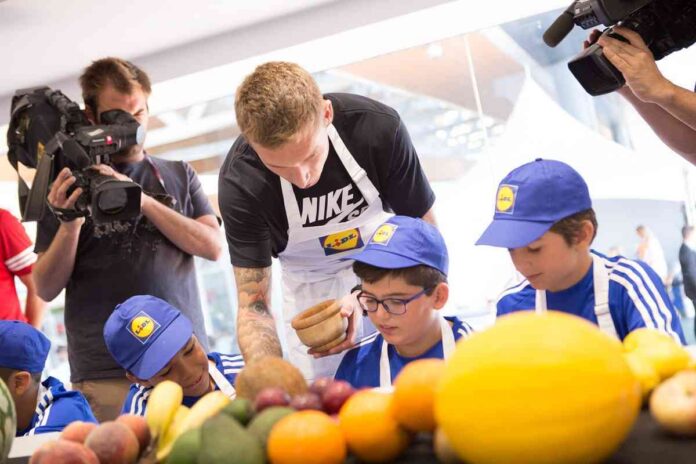 La mitad de los mayores españoles no consume fruta en la merienda 3