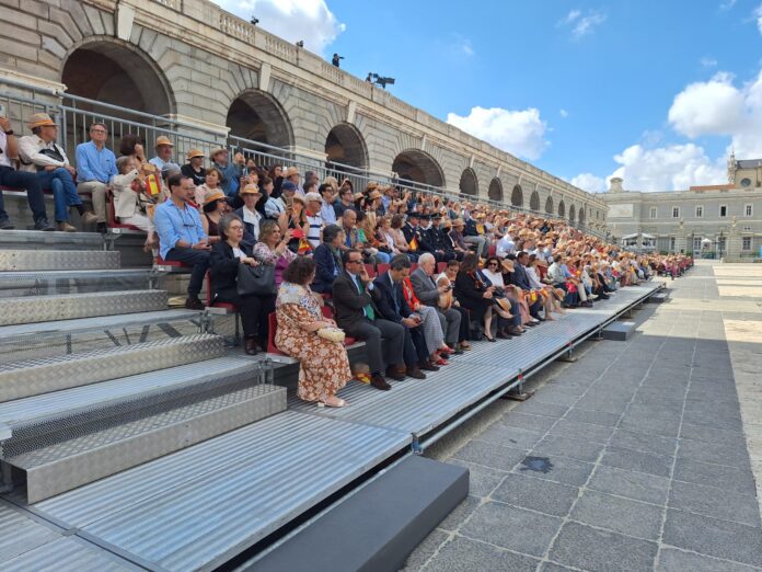 El Foro por Madrid apoya la promoción turística del relevo de la Guardia Real en el Palacio Real de Madrid.
