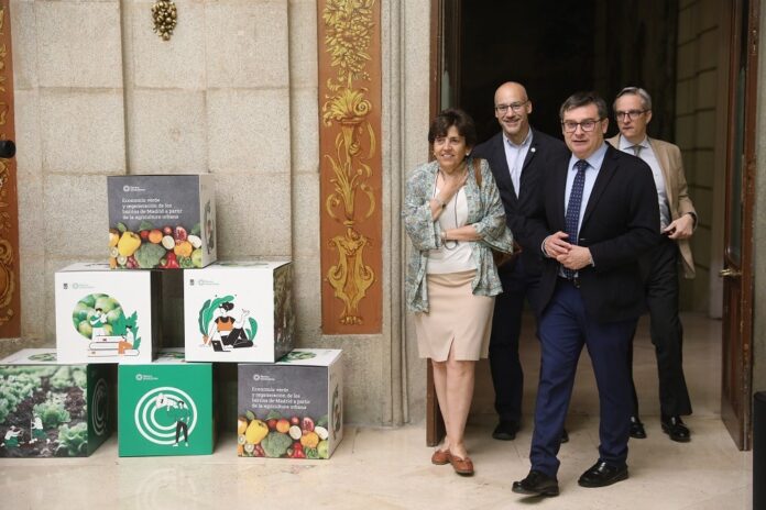 El delegado de Políticas de Vivienda, Álvaro González, ha inaugurado la jornada ‘Barrios Productores: Regeneración Urbana, Emprendimiento e Innovación’.
