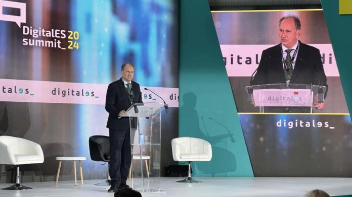 El consejero Miguel López-Valverde durante las jornadas DigitalES Summit 2024