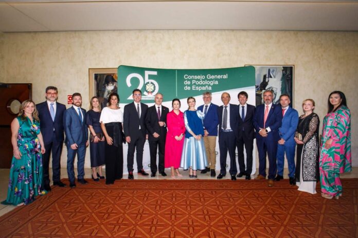 La podología española celebra sus primeros 25 años con un acto lleno de reconocimientos y demandas