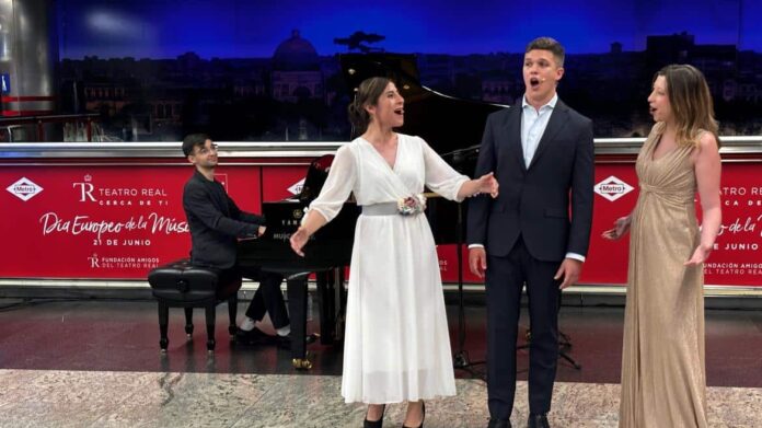 Una muestra del recital de piano en la estación de Metro de Nuevos Ministerios