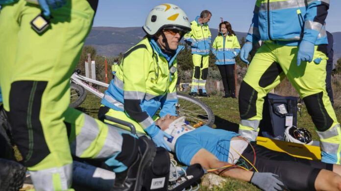 La consejera Fátima Matute en un simulacro de asistencia en accidente de ciclistas