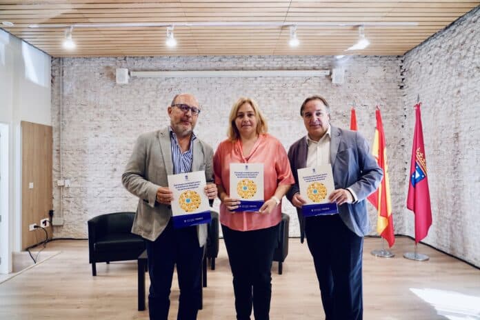 Imágenes de la presentación de la Estrategia municipal contra la soledad no deseada en las personas mayores