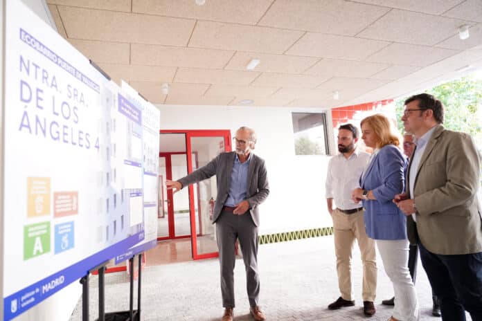 Sanz y González en su visita a la promoción NSA 4