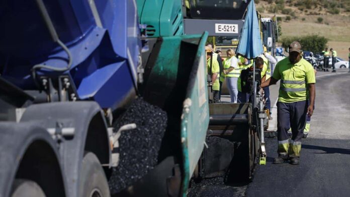 El consejero recorriendo las obras