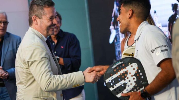 El consejero Mariano de Paco Serrano durante la presentación del torneo internacional Premier Pádel P1