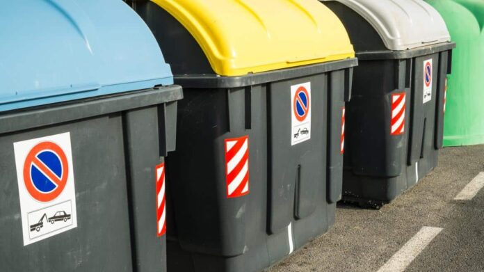 Contenedores de basura de colores