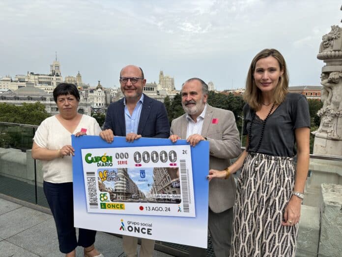 El delegado de Políticas Sociales, Familia e Igualdad, José Fernández, en la presentación del cupón de la ONCE de la serie ‘A pie de calle’