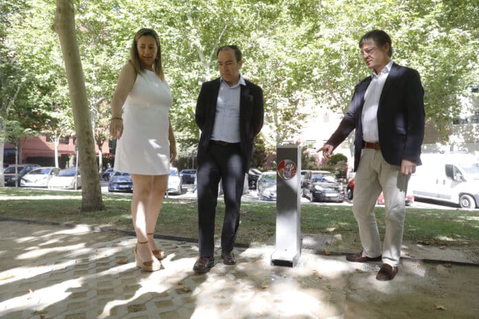 Borja Carabante inaugura fuentes de agua potable acompañado por José Antonio Martínez Páramo y Yolanda Estrada