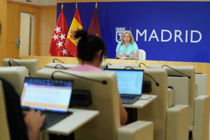 Sanz, vicealcaldesa y portavoz municipal, en la rueda de prensa tras la Junta de Gobierno
