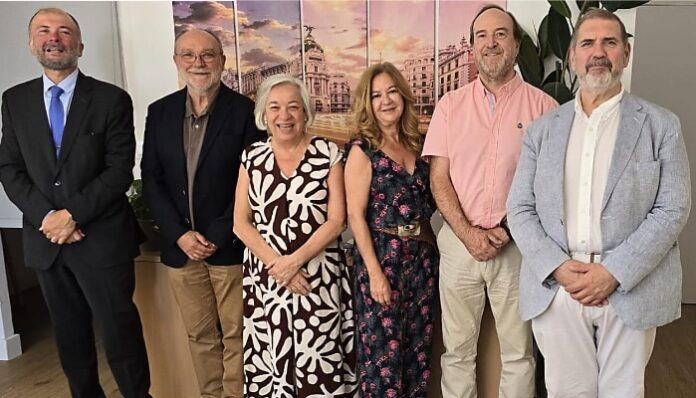 foto de las personas que suscriben este acuerdo para el VIII Convenio de Gestión y Mediación Inmobiliaria