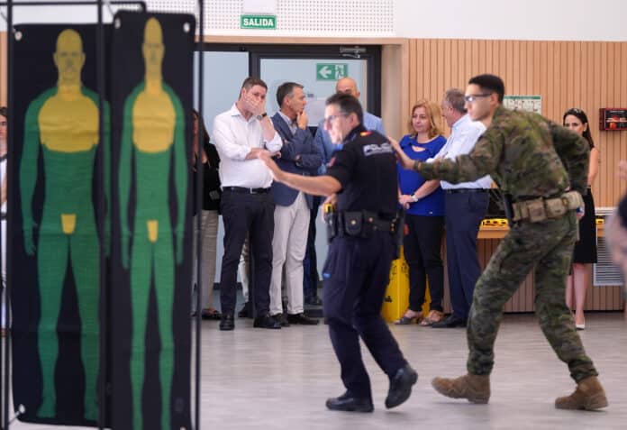 La vicealcaldesa y delegada de Seguridad y Emergencias ha asistido al cierre de un curso internacional en el que se han formado a docentes sobre el uso de táser 1