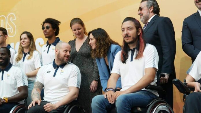 La presidenta con algunos de los jugadores 