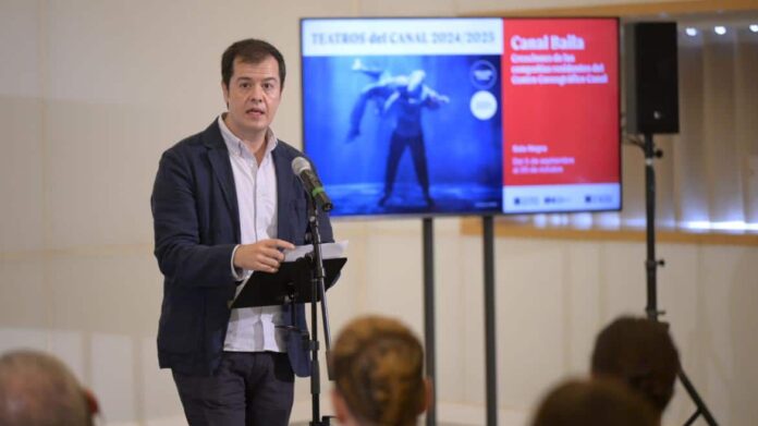 El viceconsejero Luis Martín durante la presentación de la XVI edición de Canal Baila