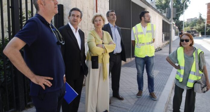 La delegada de Obras y Equipamientos, Paloma García Romero, visita las obras del entorno del Centro Municipal de Mayores San Benito en distrito de Hortaleza
