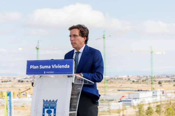 Almeida en la presentación del Plan Suma Vivienda