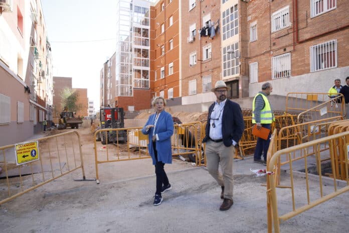 Visita al proyecto de remodelación urbana para posibilitar la instalación de ascensores en fachada en Moncloa-Aravaca