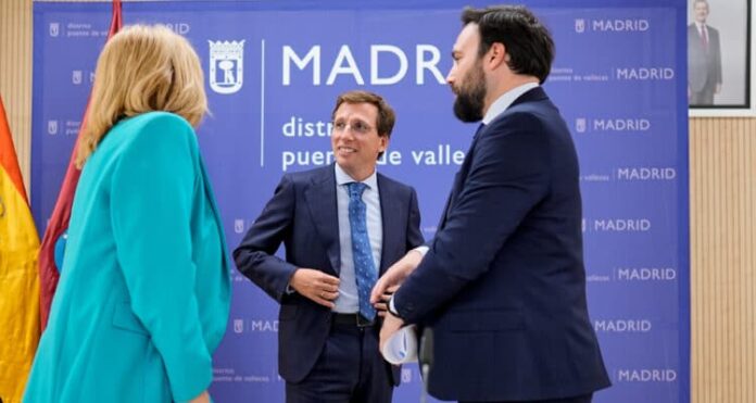 De izquierda a derecha: Inma Sanz, José Luis Martínez-Almeida y Ángel Niño durante la rueda de prensa posterior a la Junta de Gobierno de 26/09/2024