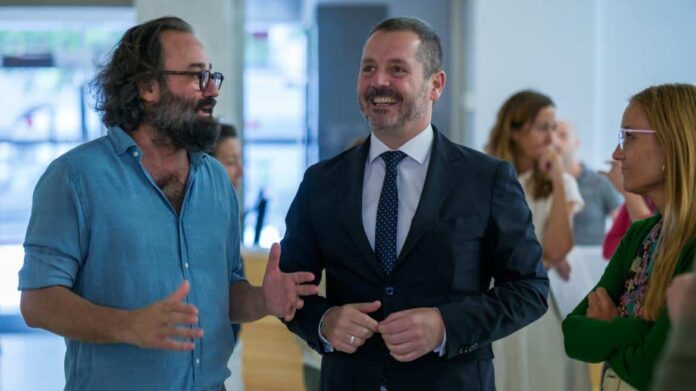 El consejero Mariano de Paco Serrano durante la presentación de una exposición dedicada a la obra de Jacobo Castellano
