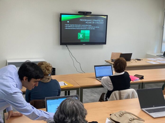 Una de las actividades formativas llevadas a cabo en la Escuela de Competencias San Blas Digital