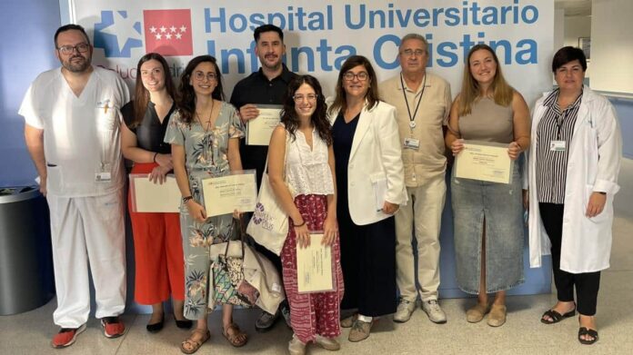 El Hospital público Infanta Cristina celebra el acto de despedida a los 5 residentes que han terminado su formación especializada