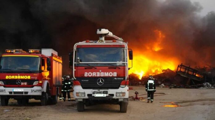Camiones de bomberos en un incendio