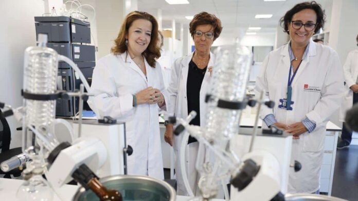 La consejera Fátima Matute durante su visita al Laboratorio Regional de Salud Pública