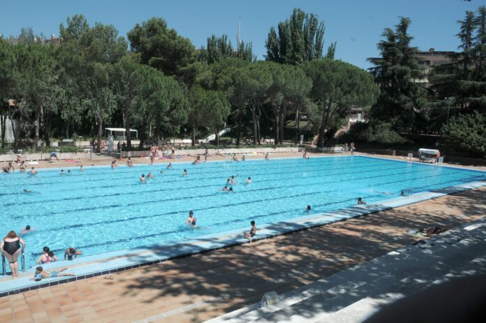 Imagen de archivo. Piscina municipal de Francos Rodríguez