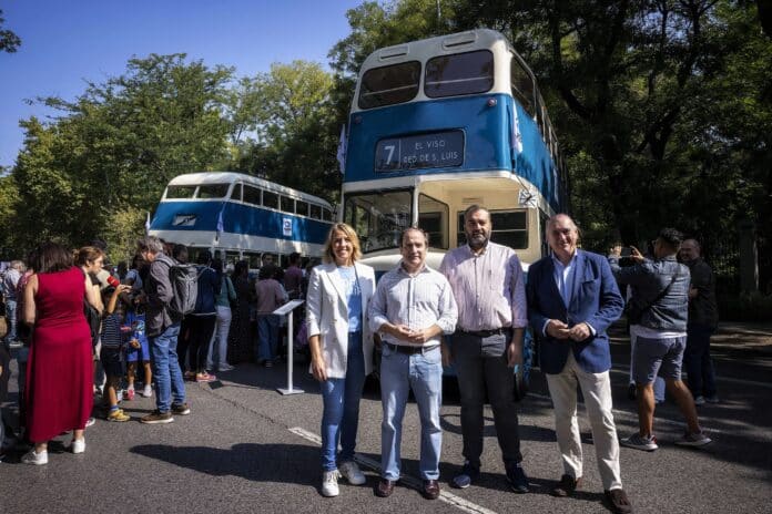 El delegado de Urbanismo, Medio Ambiente y Movilidad, Borja Carabante, y el concejal de centro, Carlos Segura, en la Fiesta de la Movilidad