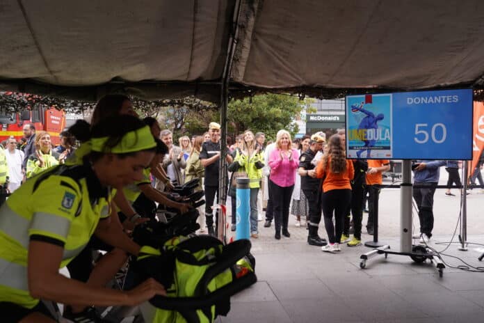 Inma Sanz anima a participantes en el maratón para concienciar sobre la importancia de la donación de médula ósea