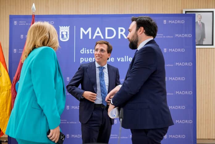 De izquierda a derecha: Inma Sanz, José Luis Martínez-Almeida y Ángel Niño en la rueda de prensa posterior a la Junta de Gobierno de 26/09/2024