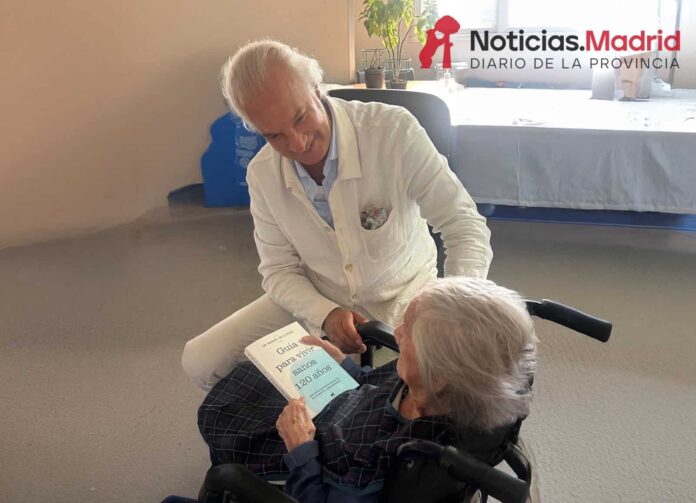 TEODORA CEA DE 112 años con el doctor Manuel de la Peña
