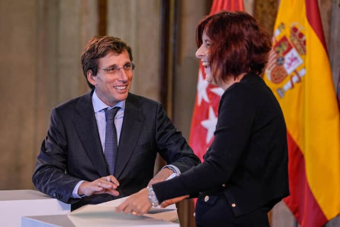 Firma del convenio con la comunidad universitaria