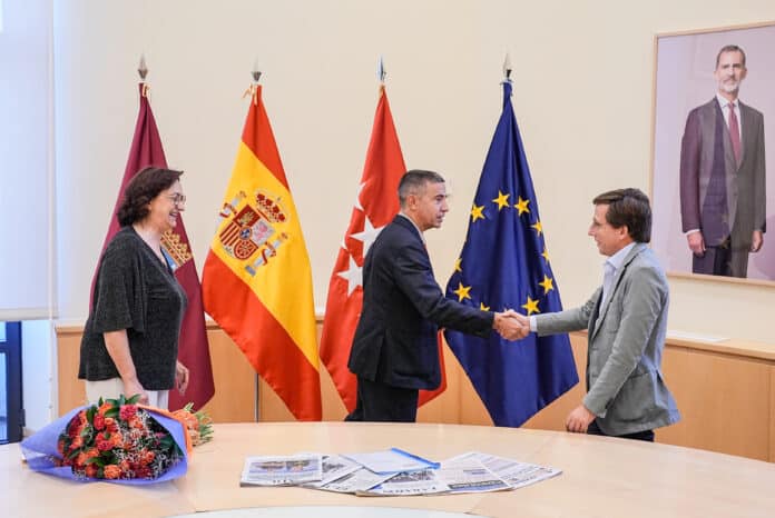 Almeida en la reunión con la Asociación de Vendedores Profesionales de Prensa de Madrid 