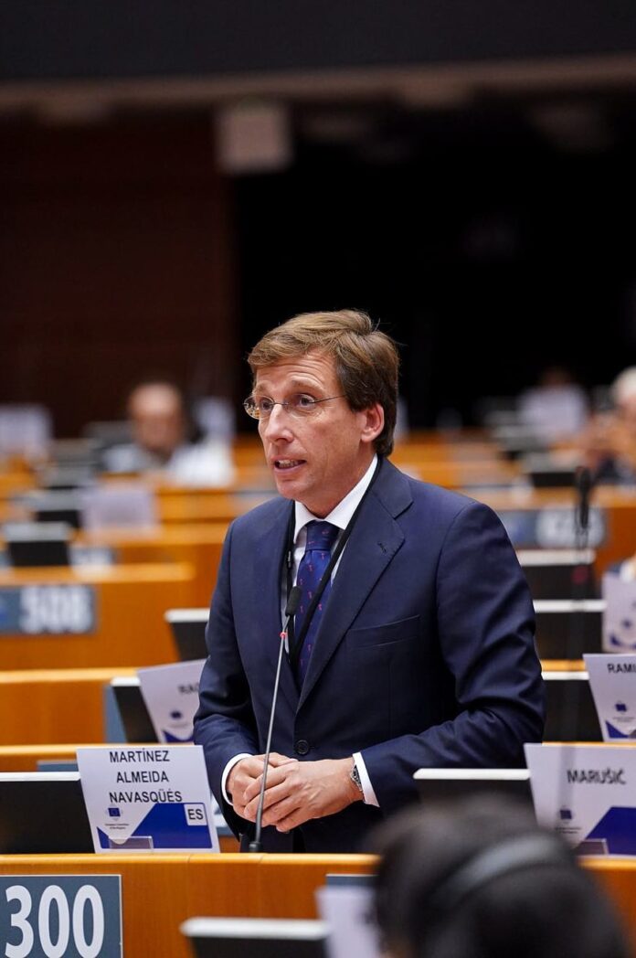 Almeida durante el Pleno del Comité Europeo de las Regiones