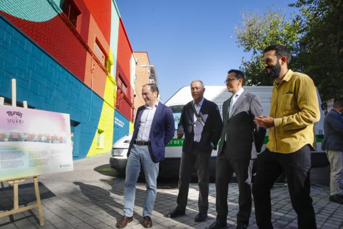Carabante, Páramo y Chacón en su visita al mural