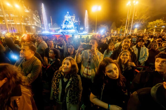 Rivera de la Cruz en el espectáculo piromusical por el Día de la Hispanidad en Cibeles 