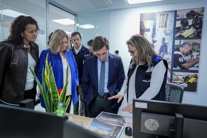 José Luis Martínez-Almeida e Inmaculada Sanz revisan el proyecto