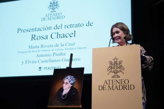 Presentación del cuadro para conmemorar a Rosa Chacel en el Ateneo de Madrid en el que Marta Rivera de la Cruz dio un discurso