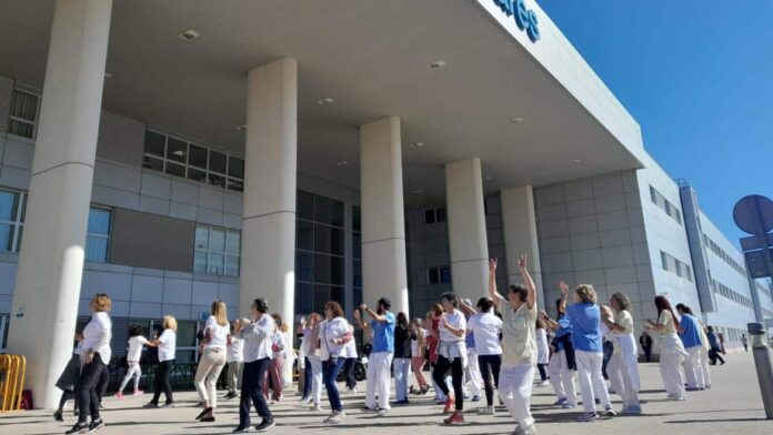 Pacientes cáncer de mama bailando