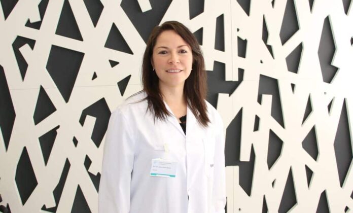 Julyssa Cobian, médico especialista en Aparato Digestivo de Policlínica Gipuzkoa: "9 de cada 10 personas entre 45 y 55 años beben café, y este puede afectar a su salud digestiva"