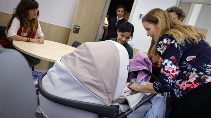 La consejera Ana Dávila en la sede central del Servicio de Emergencia Social 24 Horas