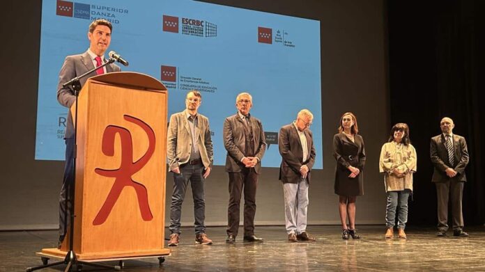 El consejero Emilio Viciana durante la inauguración del curso académico de las Enseñanzas Artísticas Superiores