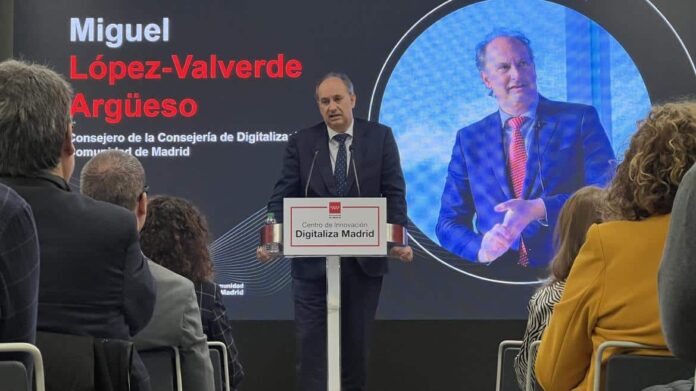El consejero Miguel López-Valverde en el I Encuentro de Equipos TIC