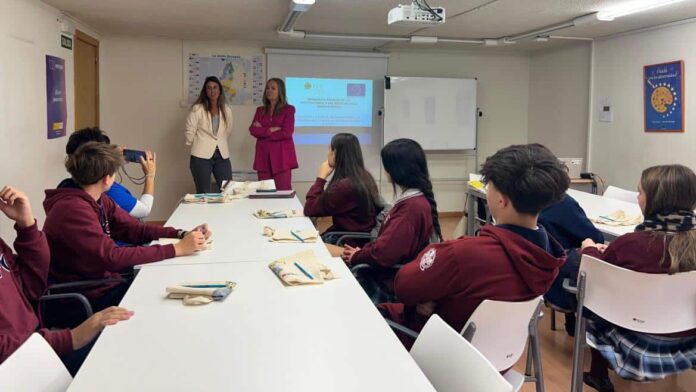 Imagen de cabecera #0 de la página de "La Comunidad de Madrid forma en valores europeos a escolares y personas mayores"