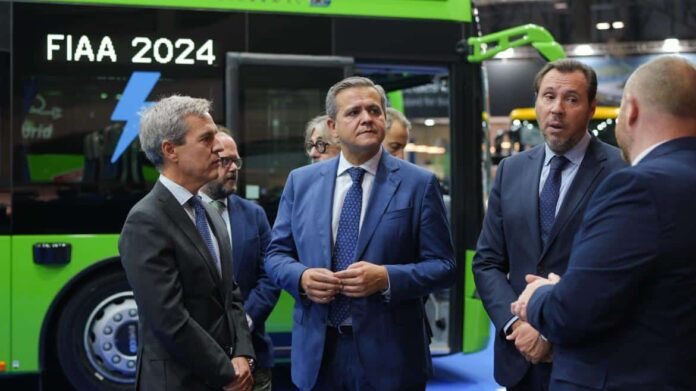 El consejero Jorge Rodrigo en la Feria Internacional del Autobús y el Autocar