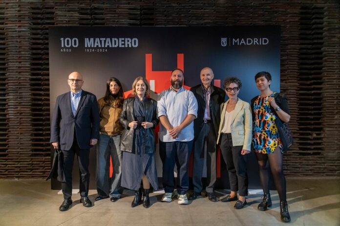 Foto de familia de la presentación de la programación del centenario de Matadero Madrid
