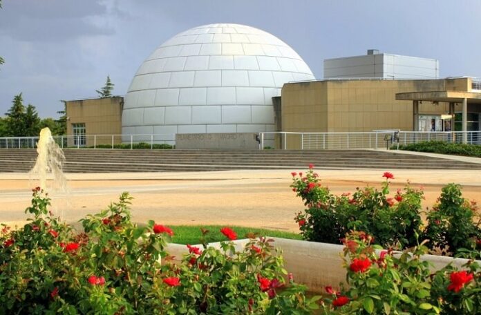 Imagen de la fachada del Planetario de Madrid